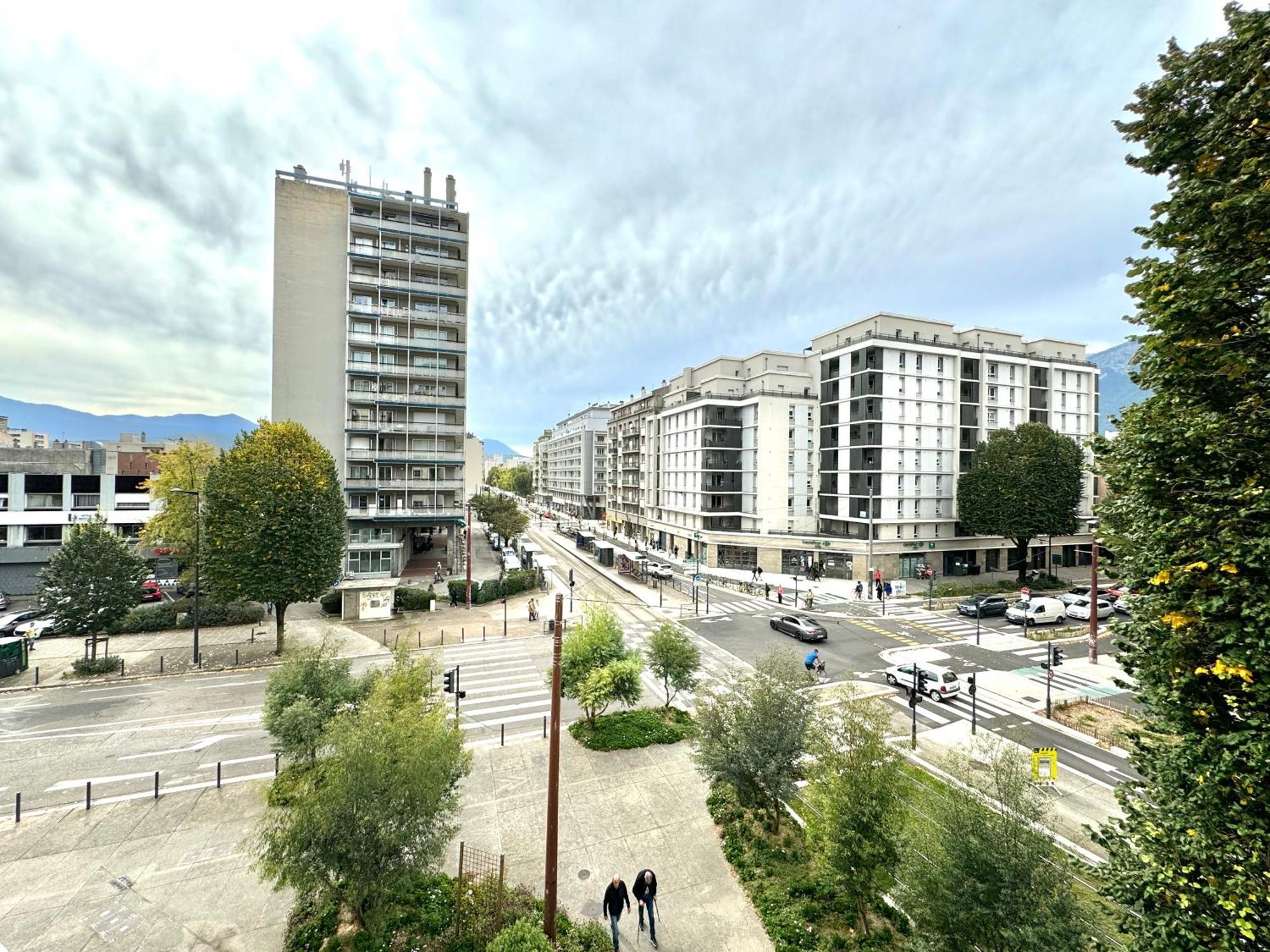 Le City Centre-Ville Trams Grenoble Ngoại thất bức ảnh